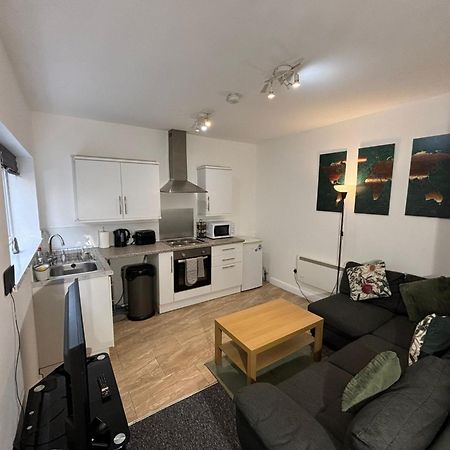 Enjoy A Spacious Lounge With A Cozy Sofa Bed And A Private Ensuite Bedroom Wednesbury Εξωτερικό φωτογραφία
