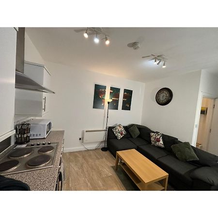 Enjoy A Spacious Lounge With A Cozy Sofa Bed And A Private Ensuite Bedroom Wednesbury Εξωτερικό φωτογραφία