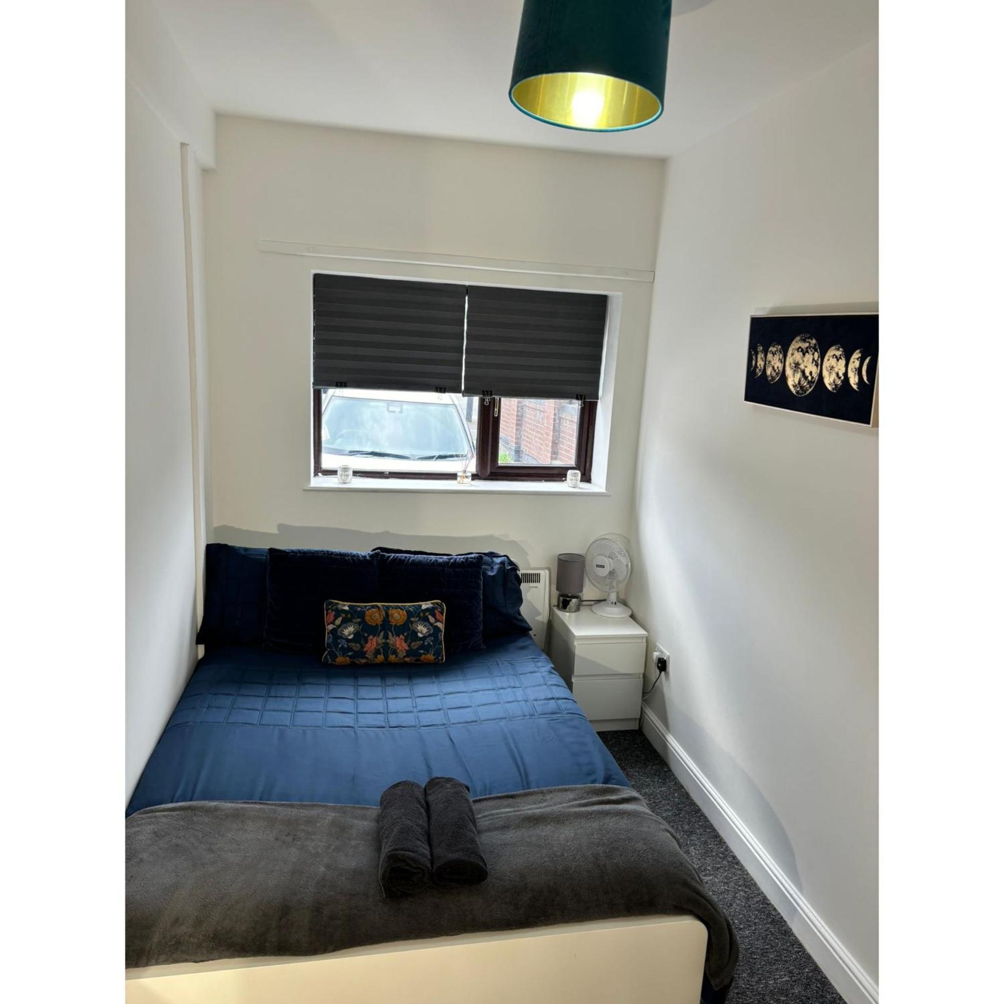 Enjoy A Spacious Lounge With A Cozy Sofa Bed And A Private Ensuite Bedroom Wednesbury Εξωτερικό φωτογραφία