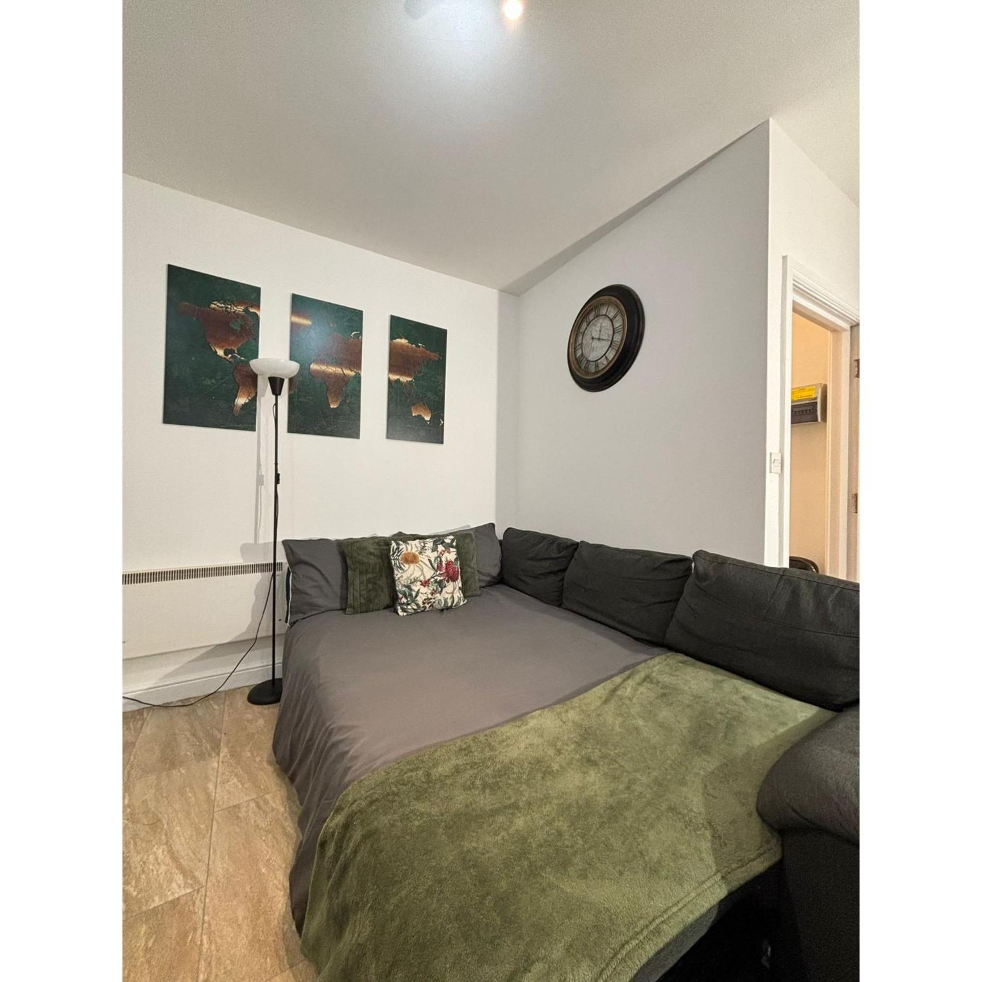 Enjoy A Spacious Lounge With A Cozy Sofa Bed And A Private Ensuite Bedroom Wednesbury Εξωτερικό φωτογραφία