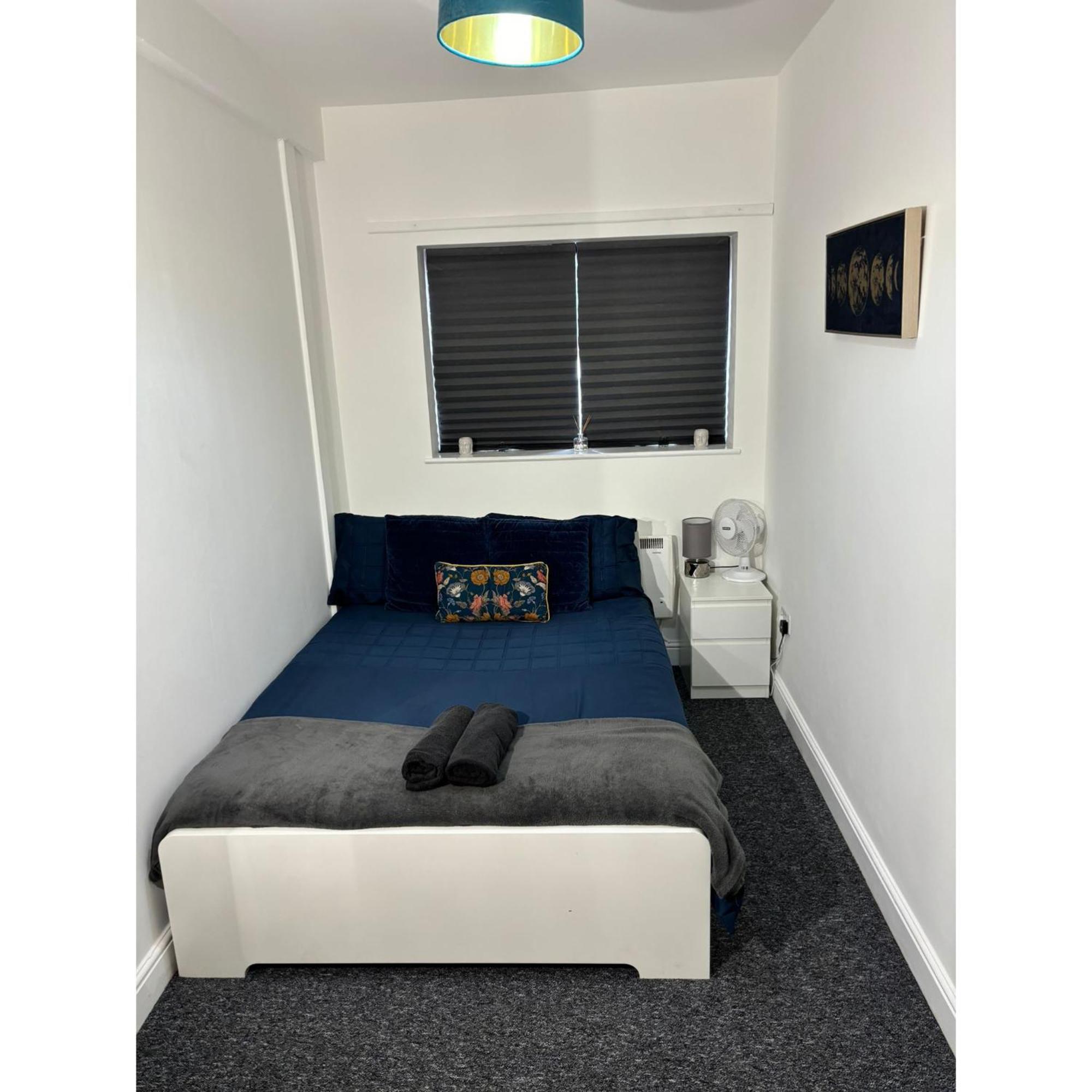 Enjoy A Spacious Lounge With A Cozy Sofa Bed And A Private Ensuite Bedroom Wednesbury Εξωτερικό φωτογραφία