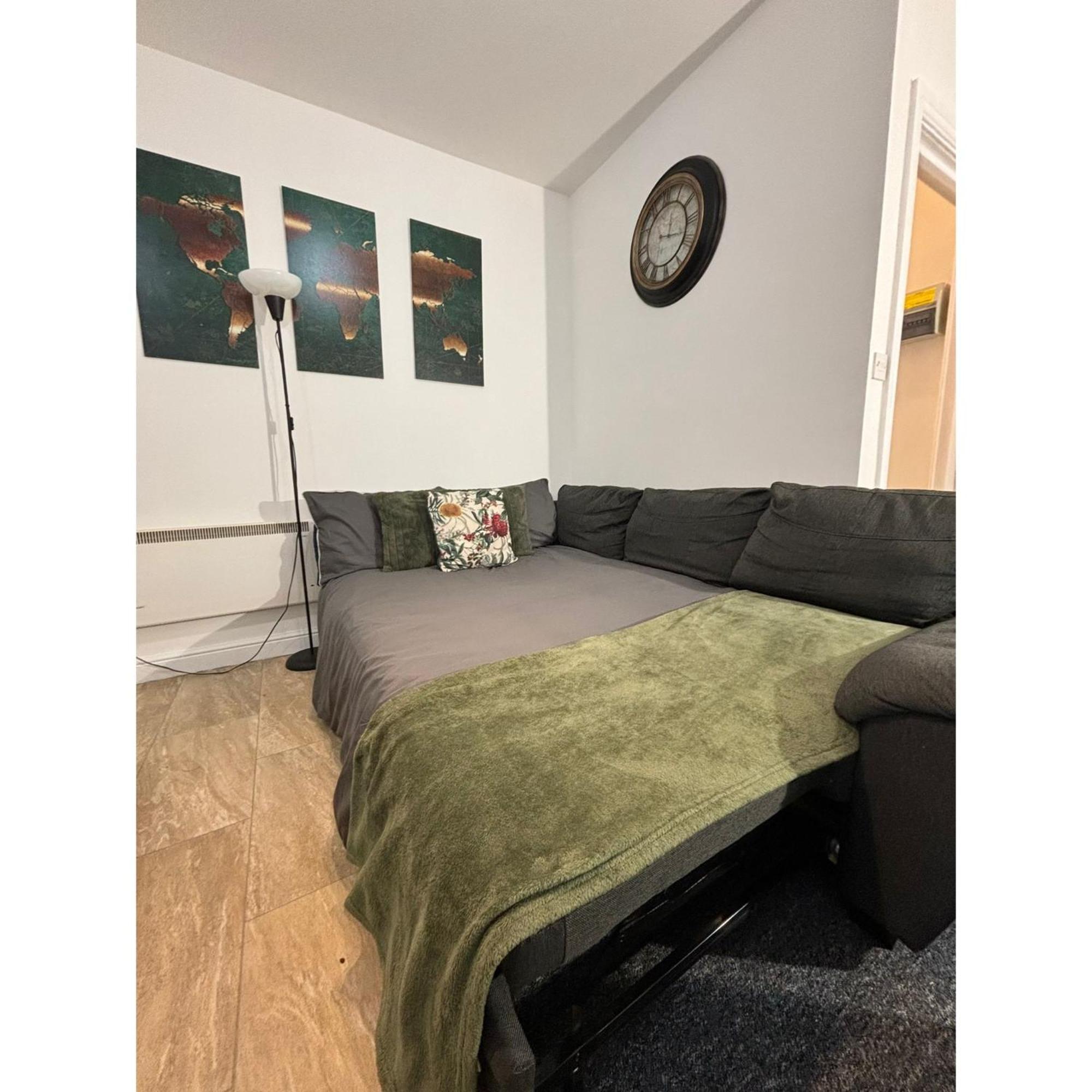 Enjoy A Spacious Lounge With A Cozy Sofa Bed And A Private Ensuite Bedroom Wednesbury Εξωτερικό φωτογραφία