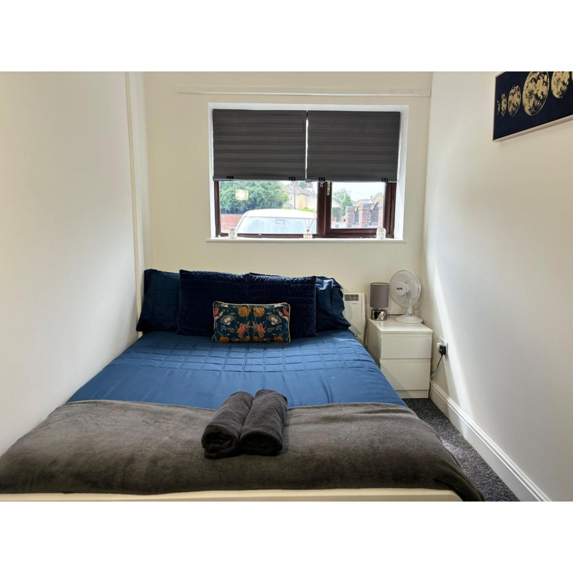 Enjoy A Spacious Lounge With A Cozy Sofa Bed And A Private Ensuite Bedroom Wednesbury Εξωτερικό φωτογραφία